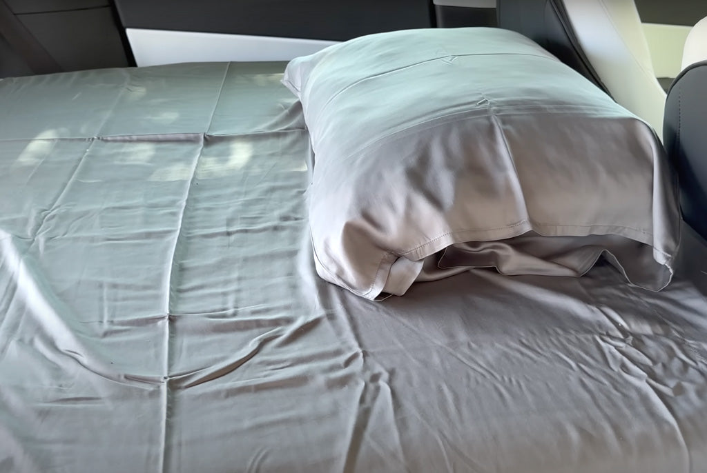 Fitted Bamboo Sheet Set with Innovative Side Pockets for Travel Sleeper